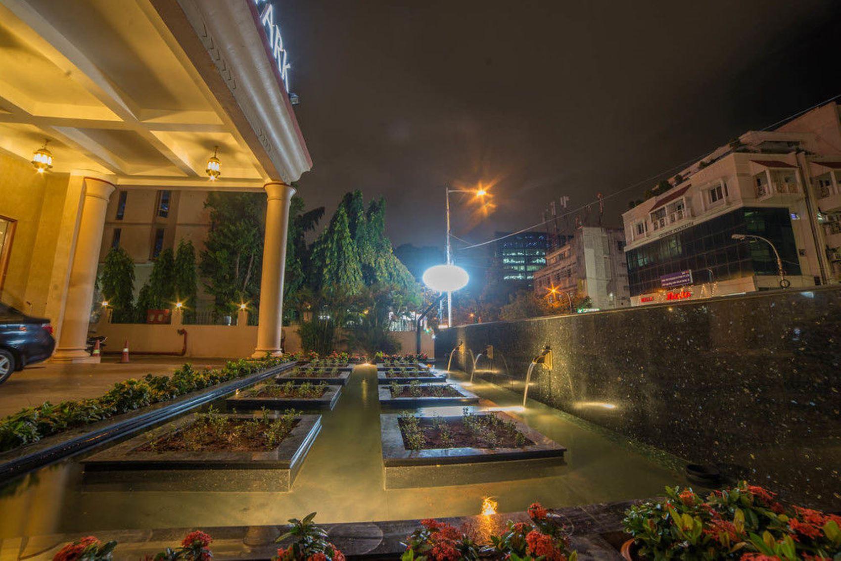 โรงแรมราจ พาร์ค เชนไน ภายนอก รูปภาพ
