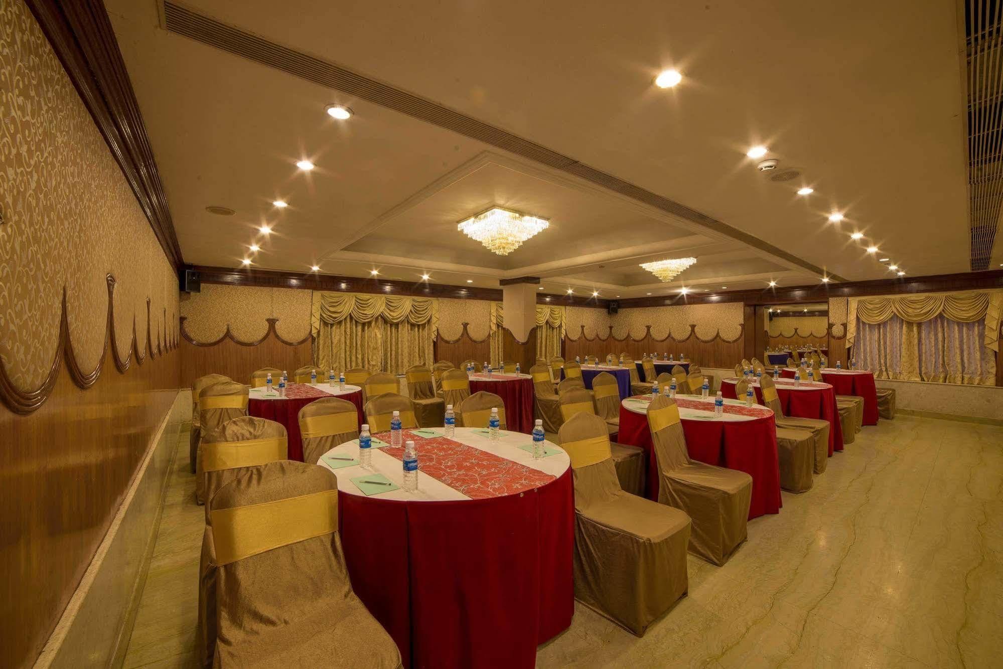 โรงแรมราจ พาร์ค เชนไน ภายนอก รูปภาพ