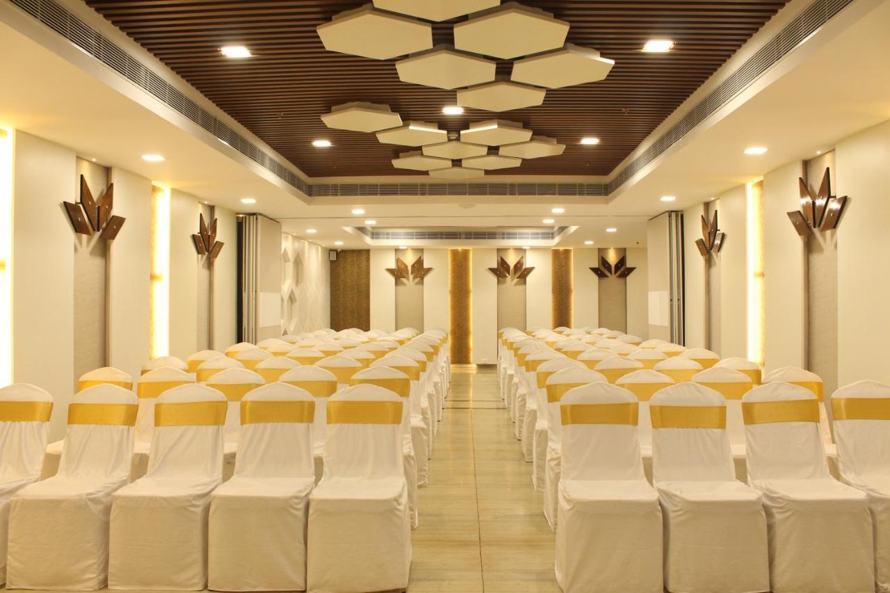 โรงแรมราจ พาร์ค เชนไน ภายนอก รูปภาพ